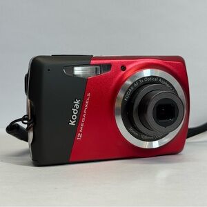 Kodak EasyShare M530 Red 12.0MP Digital Camera w/ Battery & Case